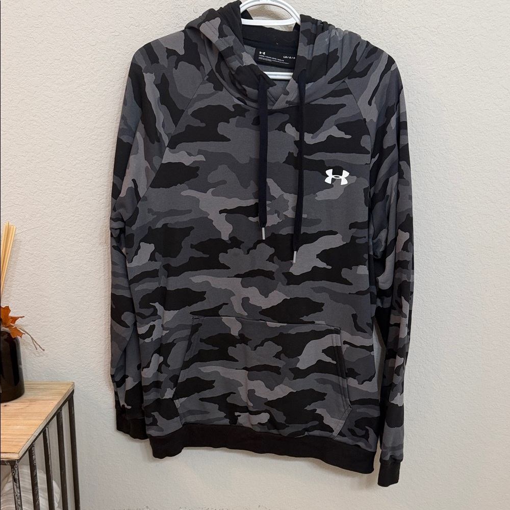 Under Armour Men's Camo Hoodie in Black and Gray